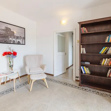 Pellegrino 75 Double Bedroom * Rome