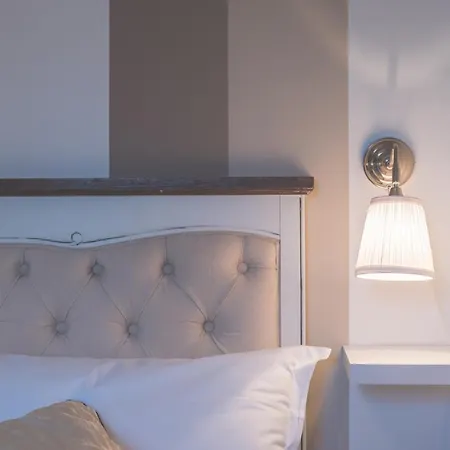 Pellegrino 75 Double Bedroom * Rome